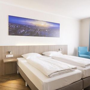 Standard Zimmer mit Kingsize-Bett